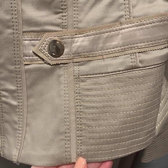 Light brown/tan jacket from WHBM. Size 6 - Picture 4 of 9